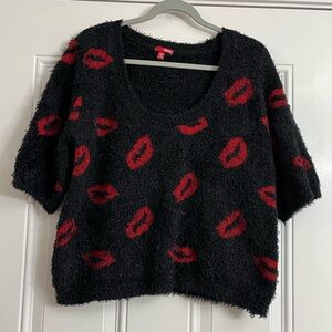 BONGO Black Fuzzy Kiss Lips Short Cropped Sleeve Sweater Size XL